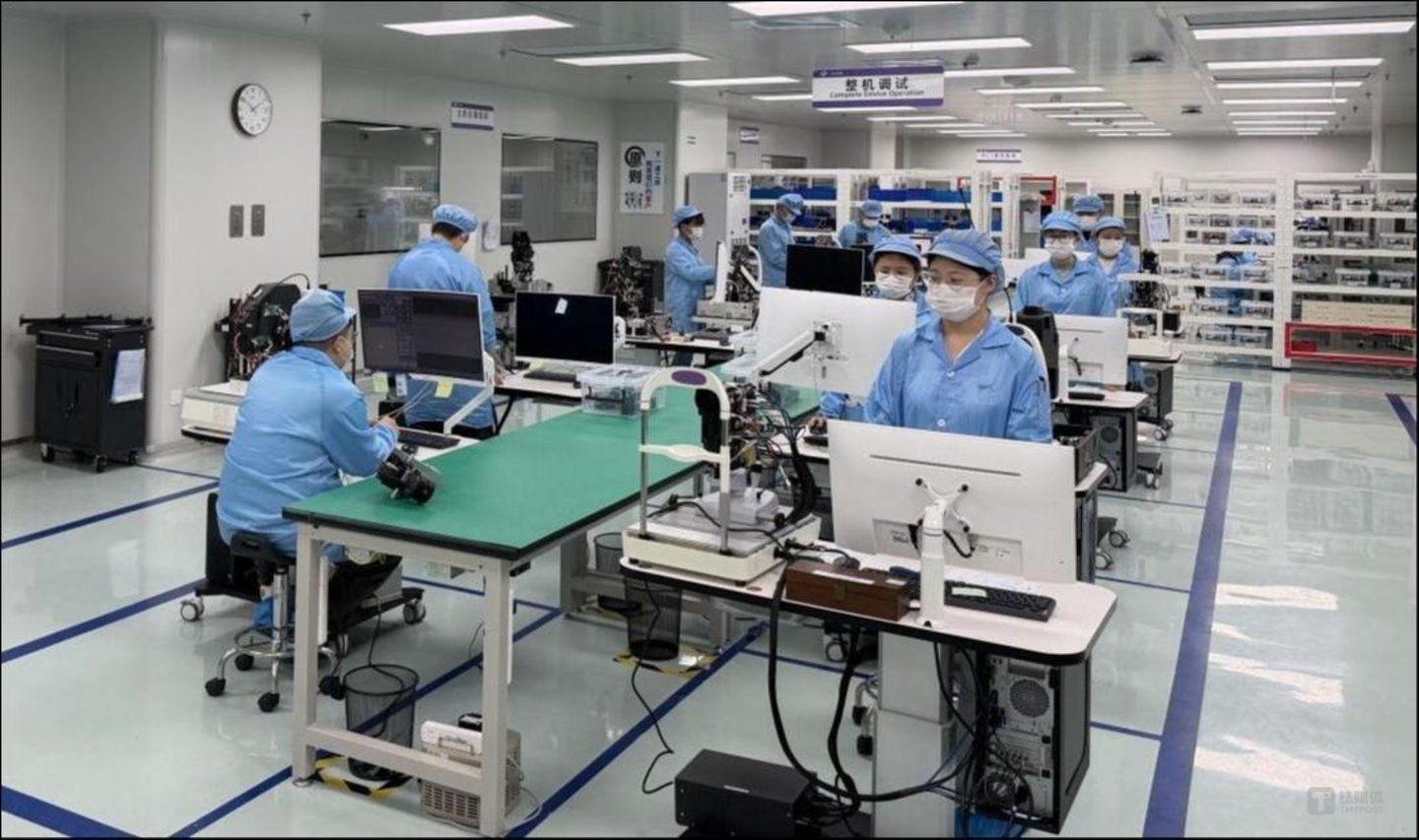Tuo Mai Medical lab scene