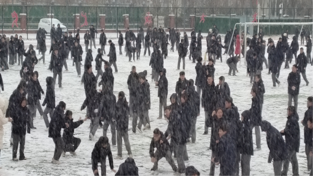 打雪仗