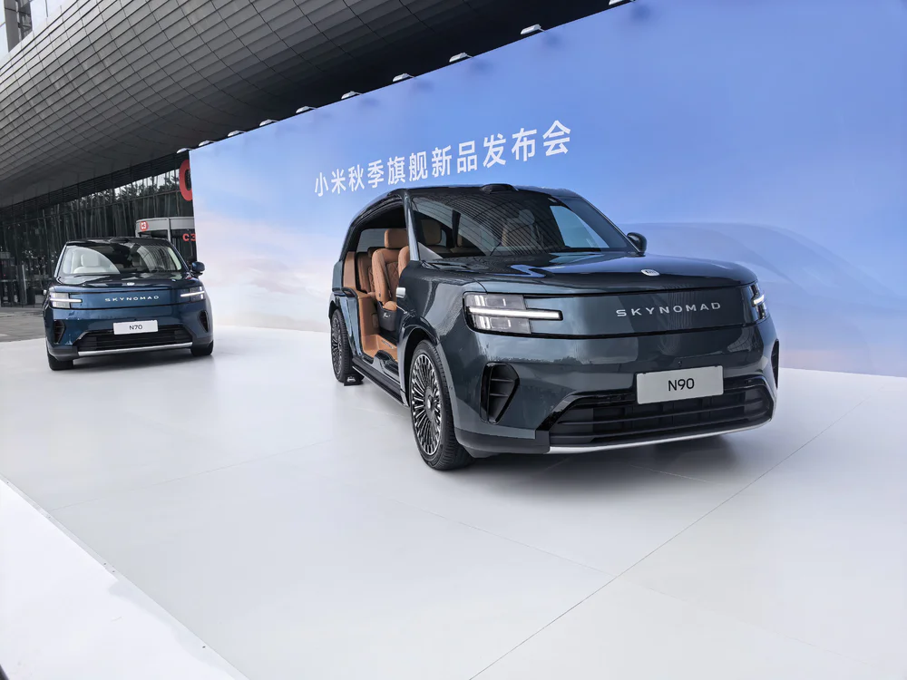 两款新车；虎嗅拍摄