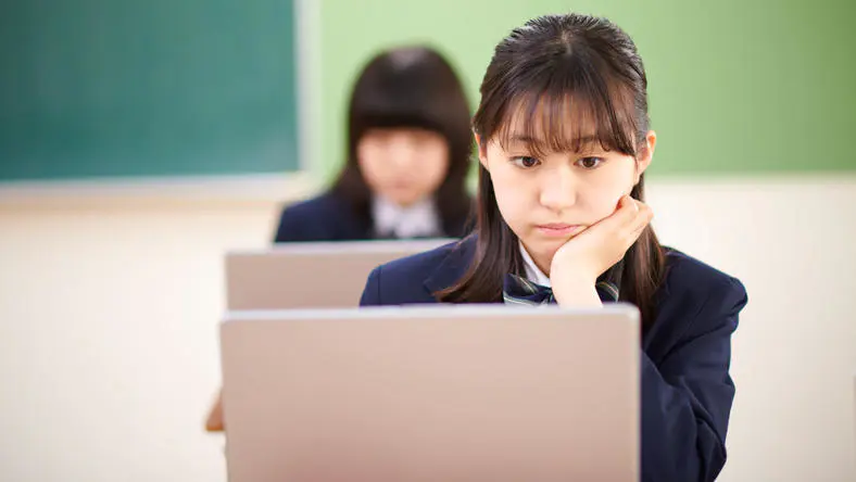 超500万中国学生的身体，正在悄悄变“弯”